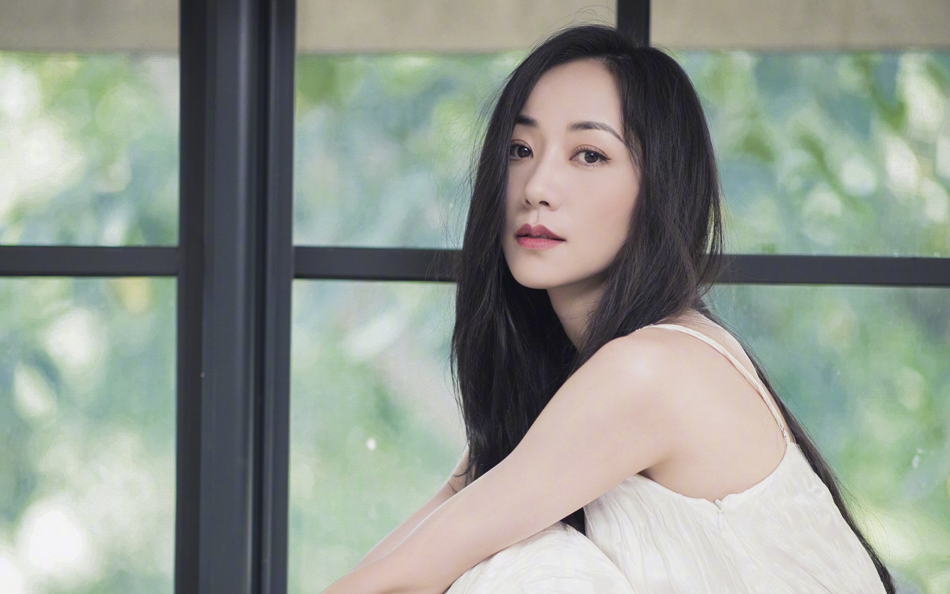 bsport-湖人锋线组合展现空接能力赢得现场掌声，湖人主场上空的旗帜